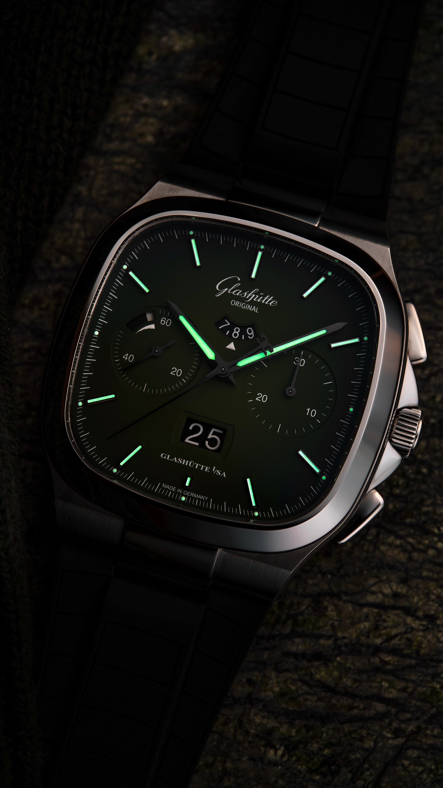 Seventies Chronograph Panoramadatum