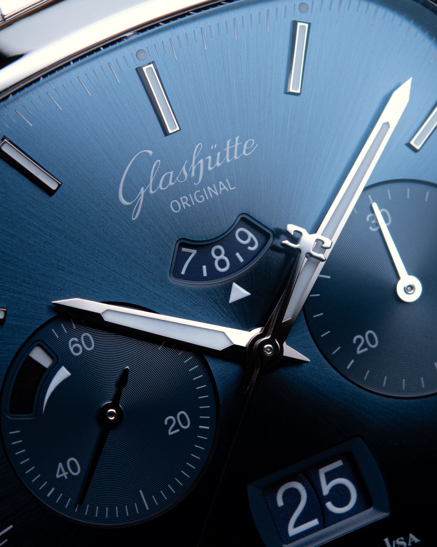 Seventies Chronograph Panoramadatum