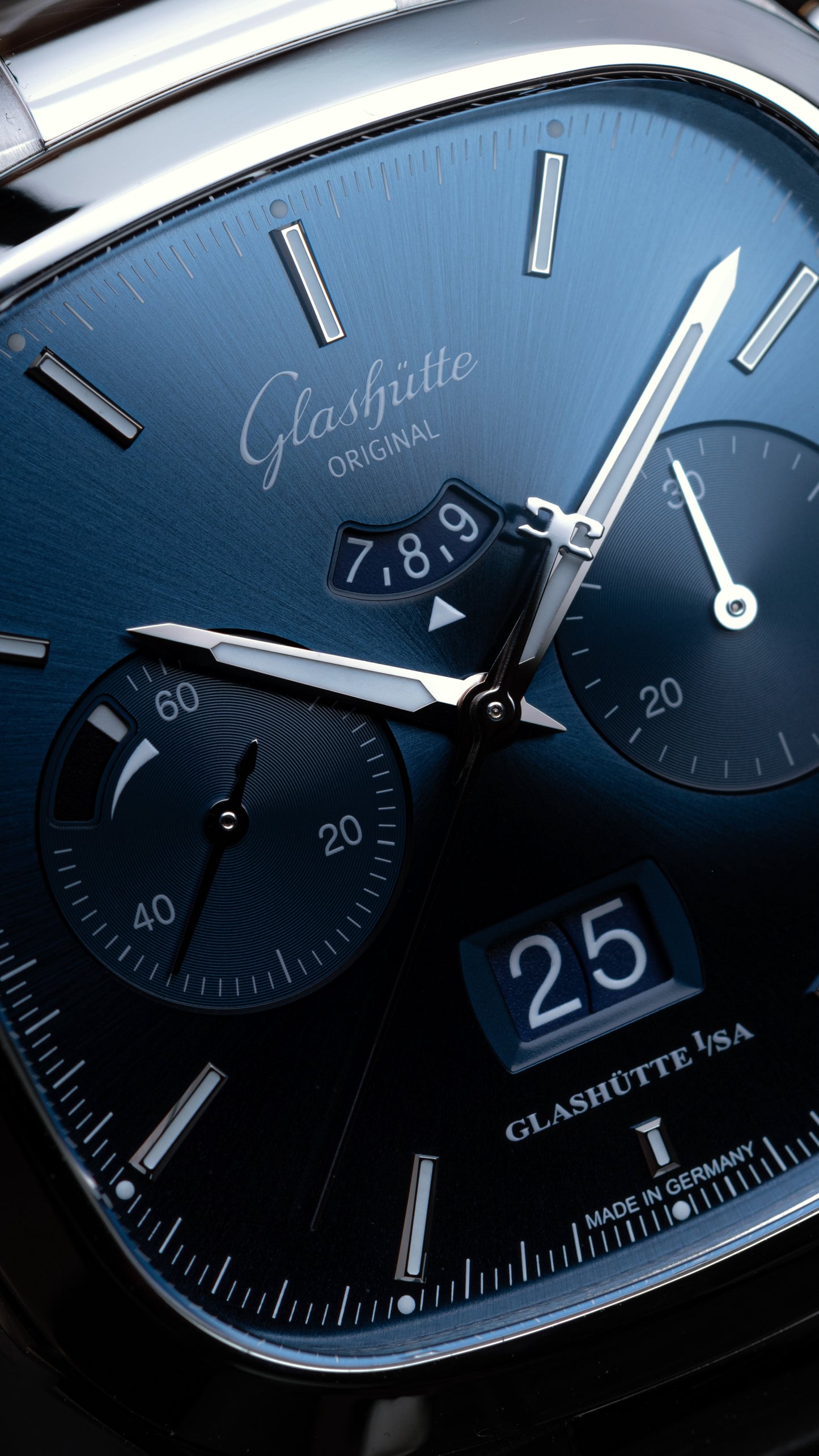 Seventies Chronograph Panoramadatum