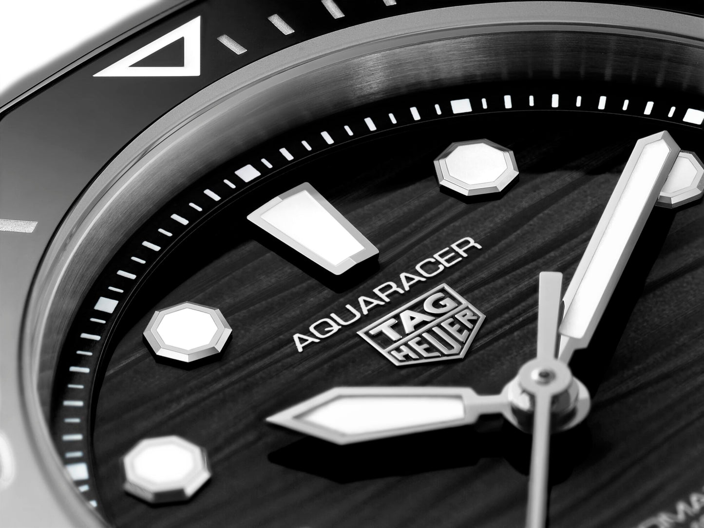 TAG Heuer Aquaracer  Professional 300 Date