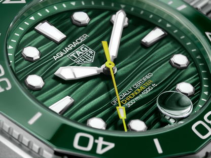 TAG Heuer Aquaracer  Professional 300 Date